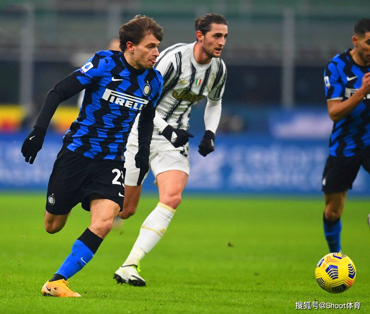 手机游戏排行榜-皇家社会训练开放日，赛前门线救险引欢呼，意大利杯在即，控场能力受关注的简单介绍